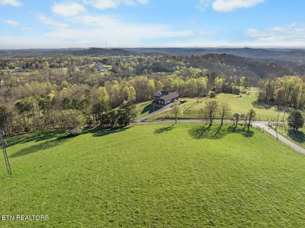 3 Dunsmore Rd Lenoir City, TN 37771