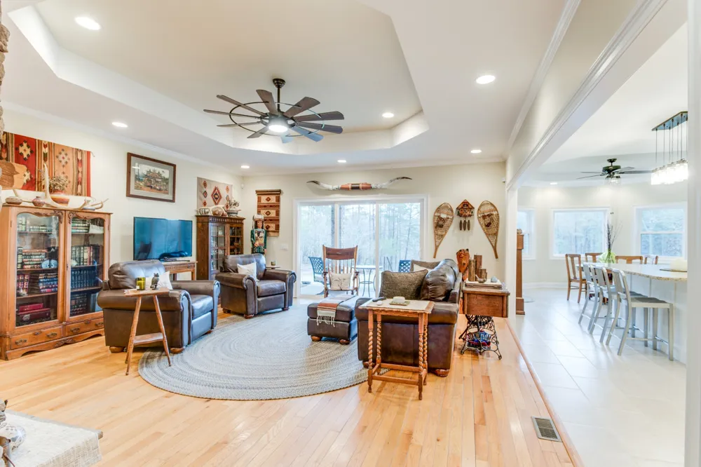 374 Eagle Lake Rd Coalmont, TN 37313
