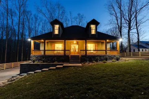 1073 Split Rail Cir