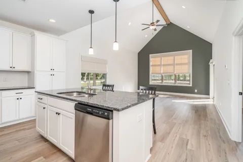 412 W Foxrun