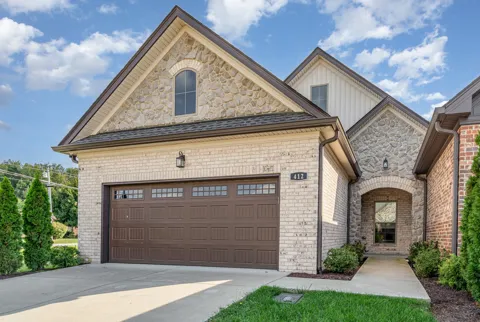 412 W Foxrun