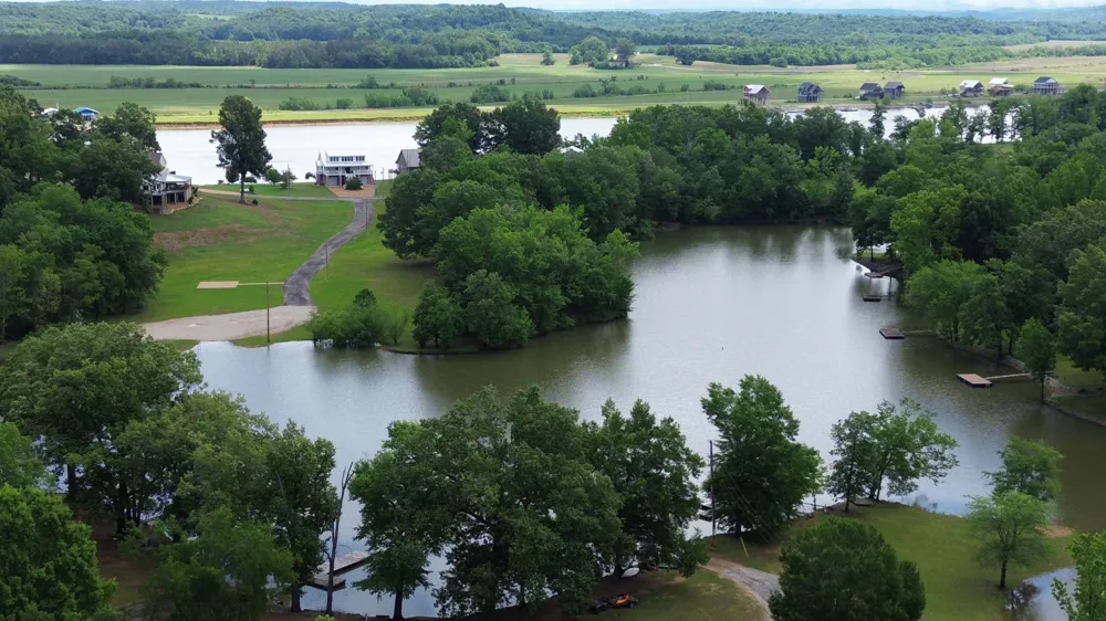 17 Clearwater Cr Bath Springs, TN 38311