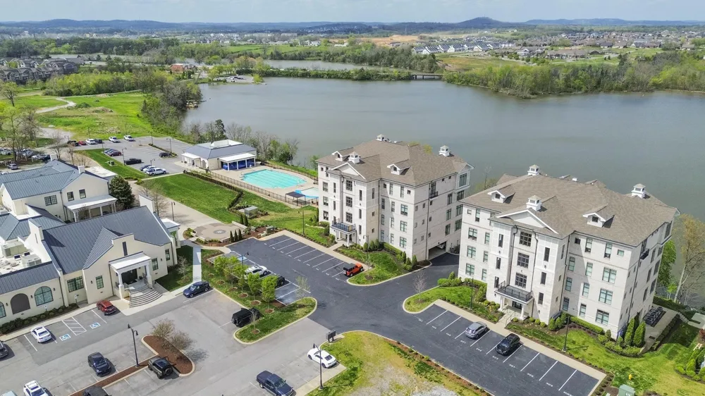 1024 Club View Dr #E 102 Gallatin, TN 37066