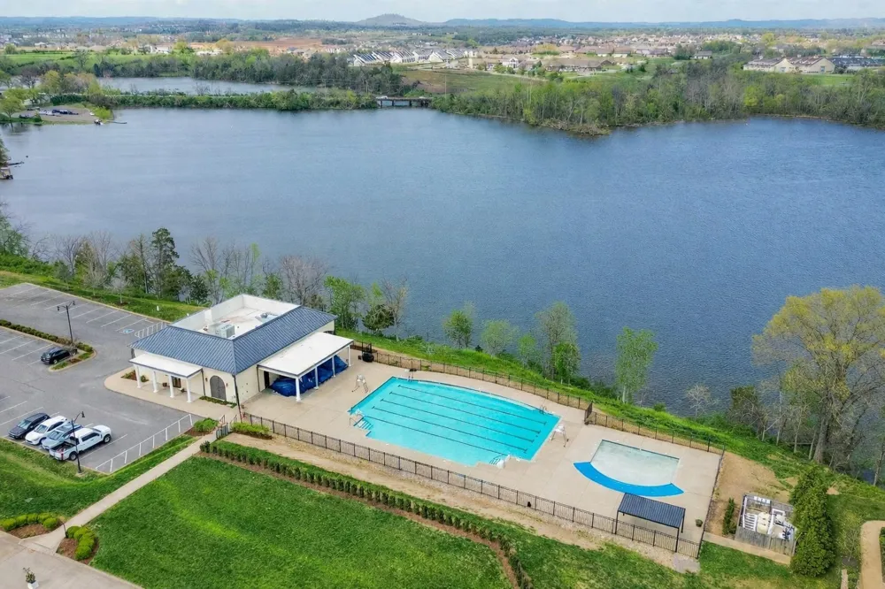 1024 Club View Dr #E 102 Gallatin, TN 37066