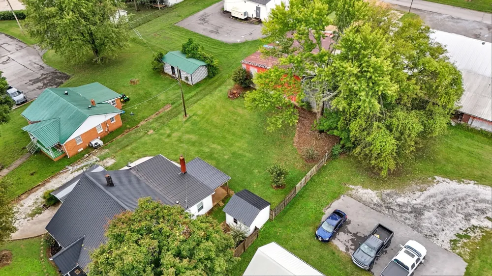 135 Main St Mc Ewen, TN 37101
