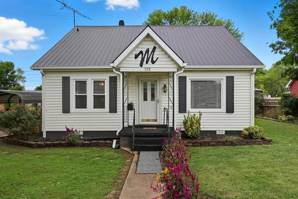 135 Main St Mc Ewen, TN 37101