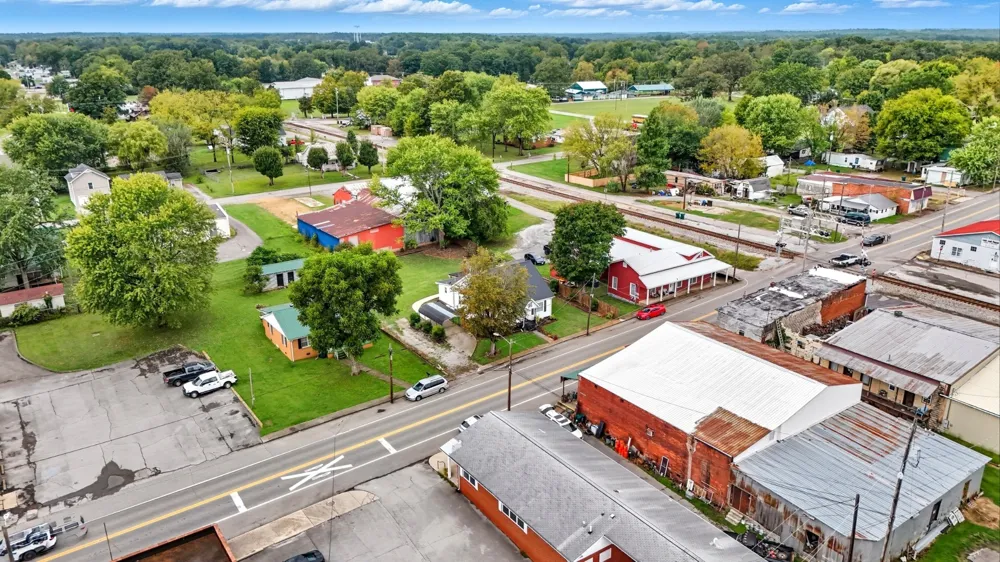 135 Main St Mc Ewen, TN 37101