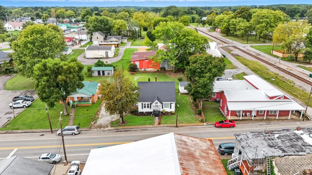 135 Main St Mc Ewen, TN 37101