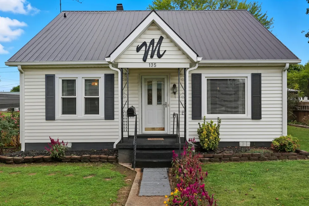 135 Main St Mc Ewen, TN 37101