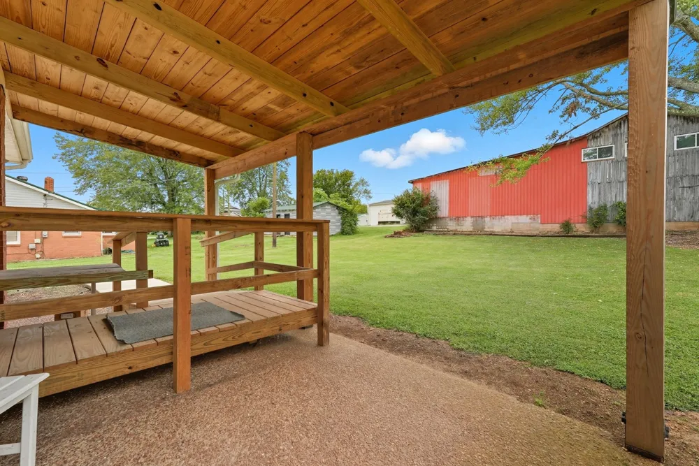 135 Main St Mc Ewen, TN 37101
