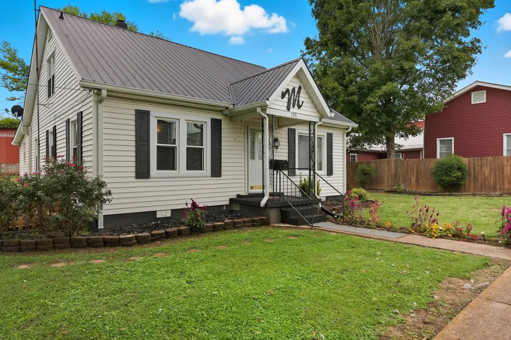 135 Main St Mc Ewen, TN 37101