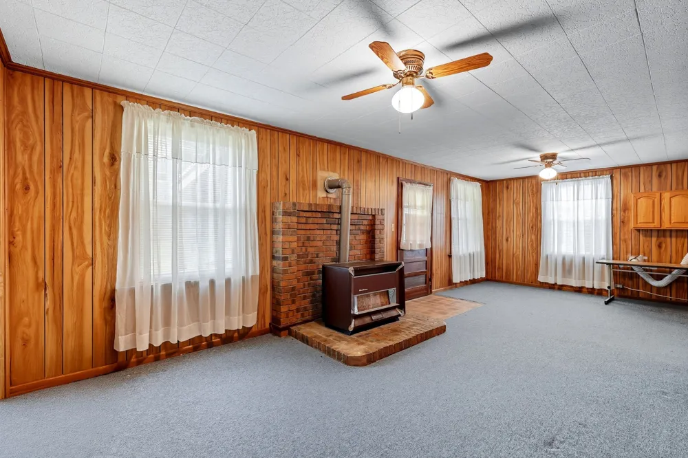 135 Main St Mc Ewen, TN 37101
