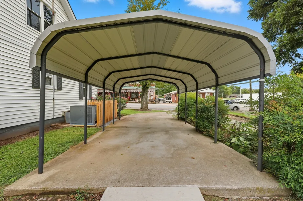 135 Main St Mc Ewen, TN 37101