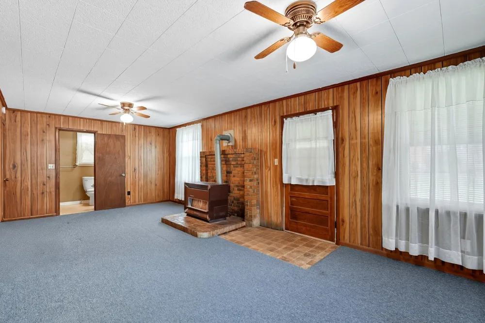 135 Main St Mc Ewen, TN 37101
