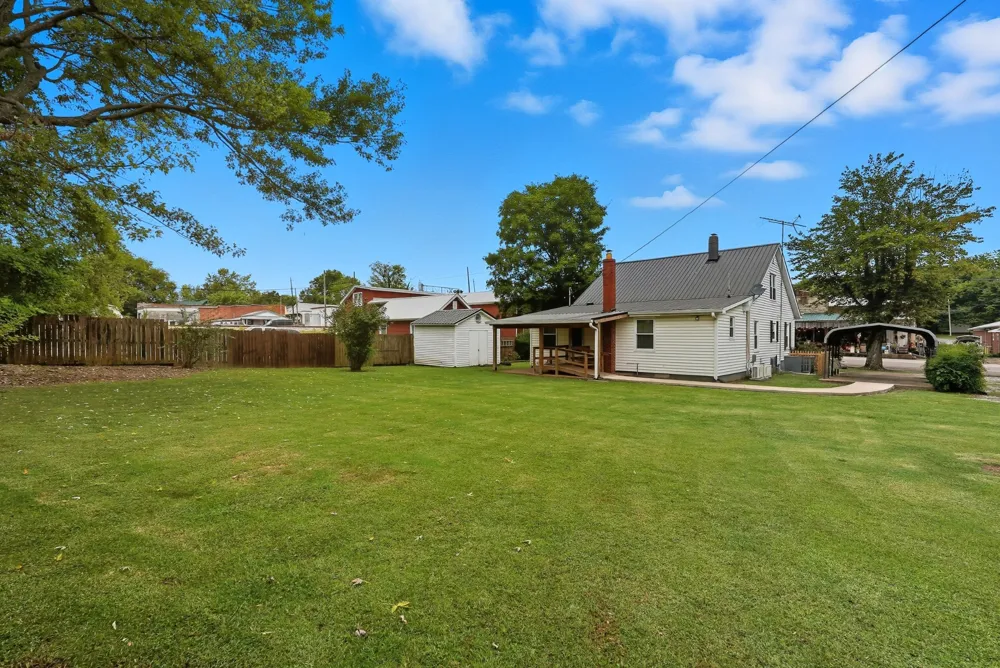 135 Main St Mc Ewen, TN 37101