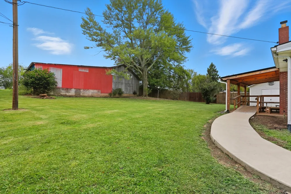 135 Main St Mc Ewen, TN 37101