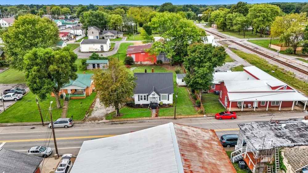 135 Main St Mc Ewen, TN 37101