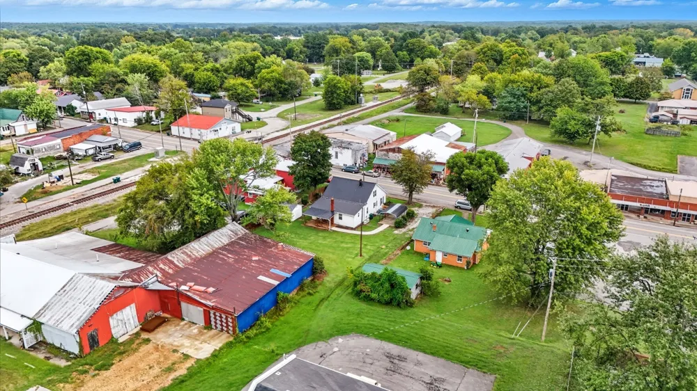 135 Main St Mc Ewen, TN 37101
