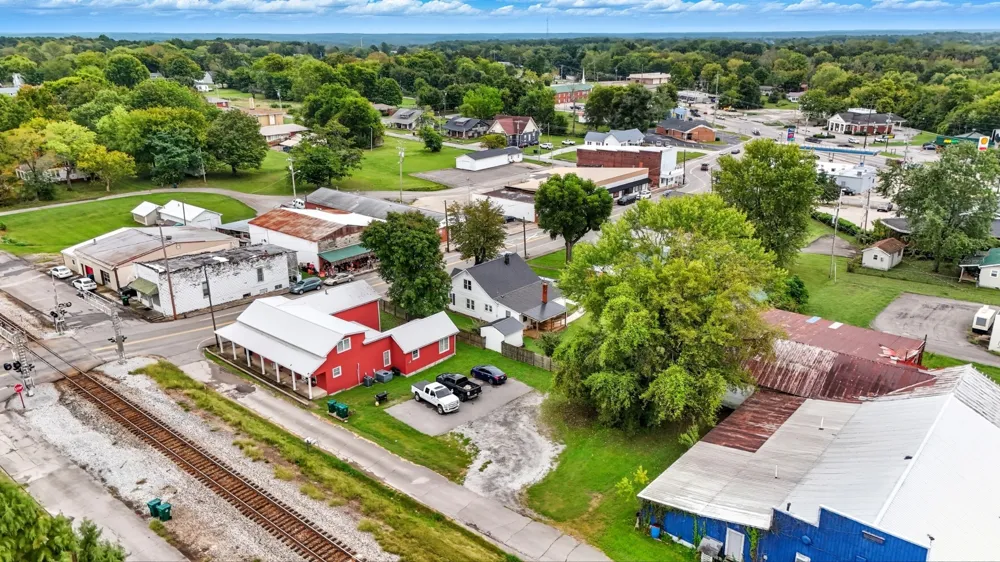 135 Main St Mc Ewen, TN 37101