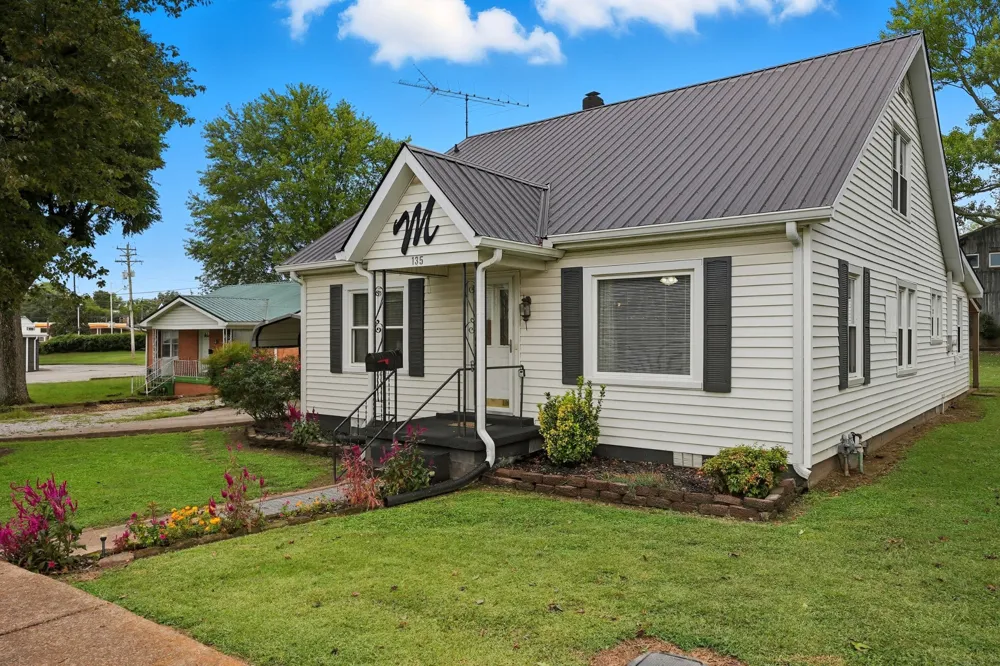135 Main St Mc Ewen, TN 37101