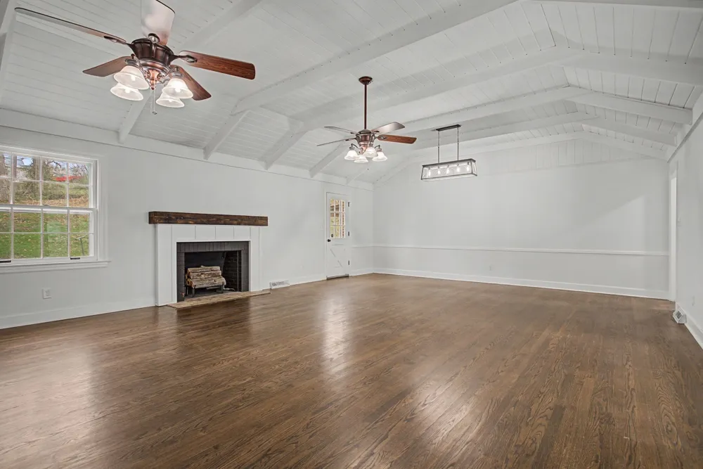 107 Cherry St Centerville, TN 37033