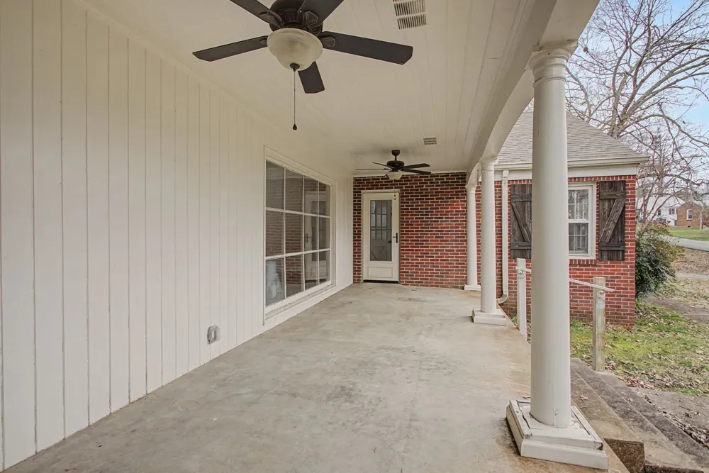 107 Cherry St Centerville, TN 37033