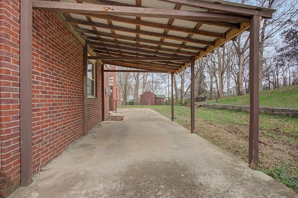 107 Cherry St Centerville, TN 37033