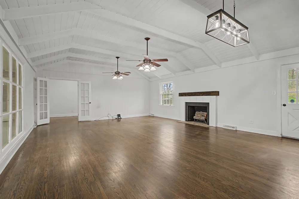 107 Cherry St Centerville, TN 37033