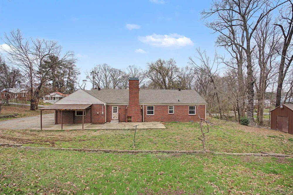 107 Cherry St Centerville, TN 37033