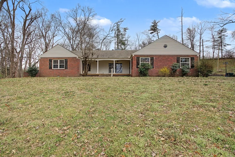 107 Cherry St Centerville, TN 37033