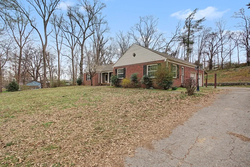 107 Cherry St Centerville, TN 37033
