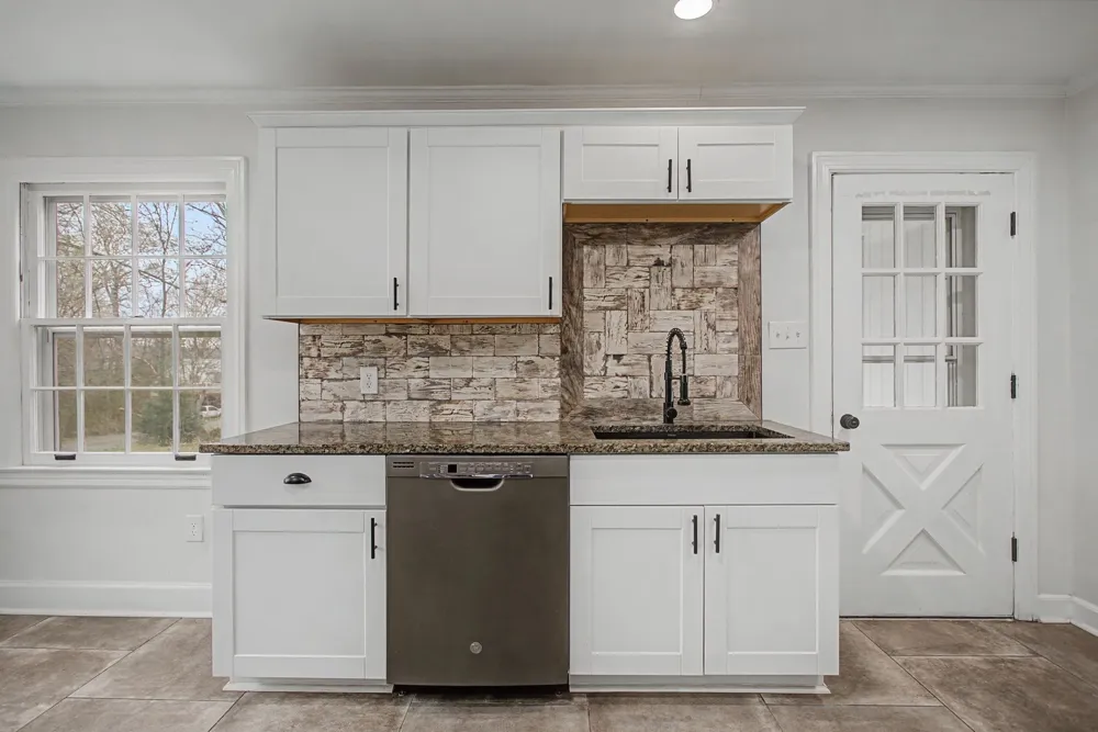 107 Cherry St Centerville, TN 37033