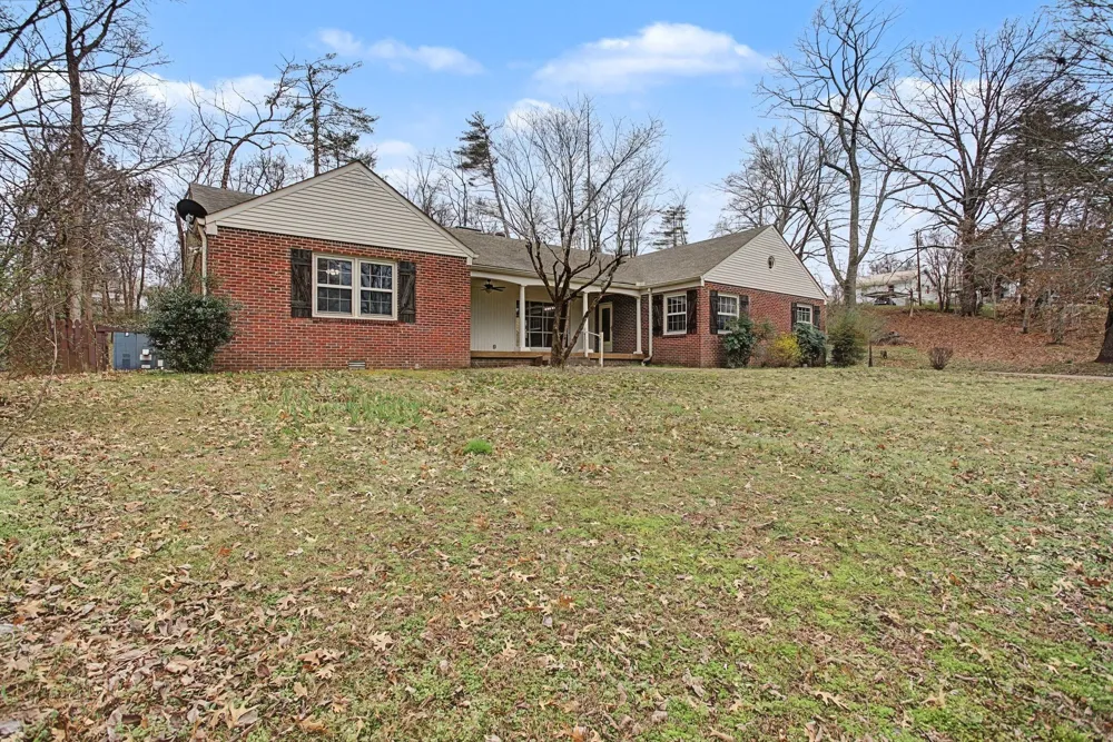 107 Cherry St Centerville, TN 37033