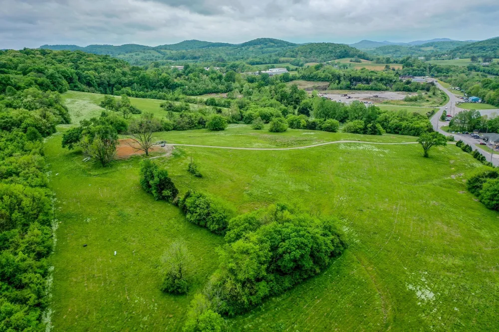 226 Jmz Dr Gordonsville, TN 38563