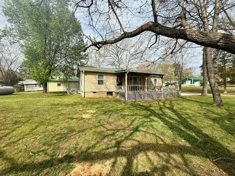 180 Center Dr