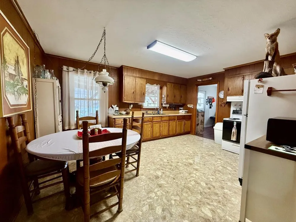 180 Center Dr Springville, TN 38256