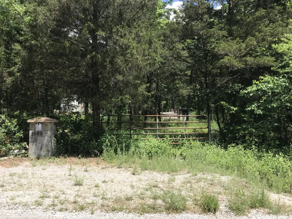 1989 Luther Sharp Rd Columbia, TN 38401