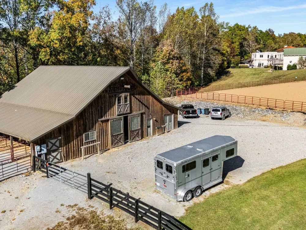 1032 Forest Dr Kingston Springs, TN 37082