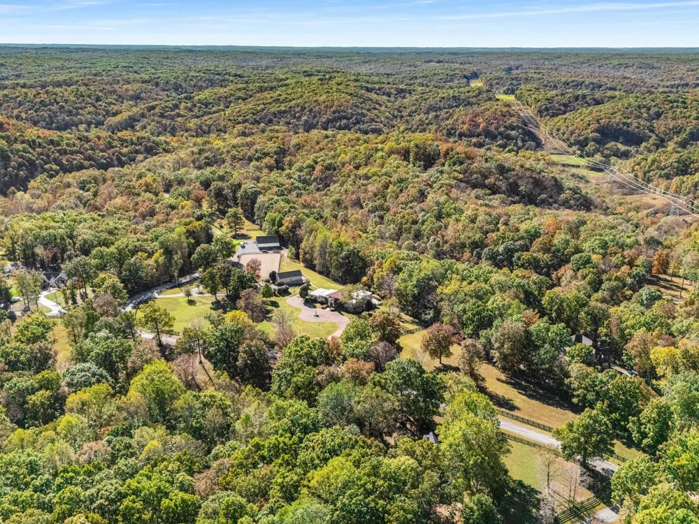 1032 Forest Dr Kingston Springs, TN 37082