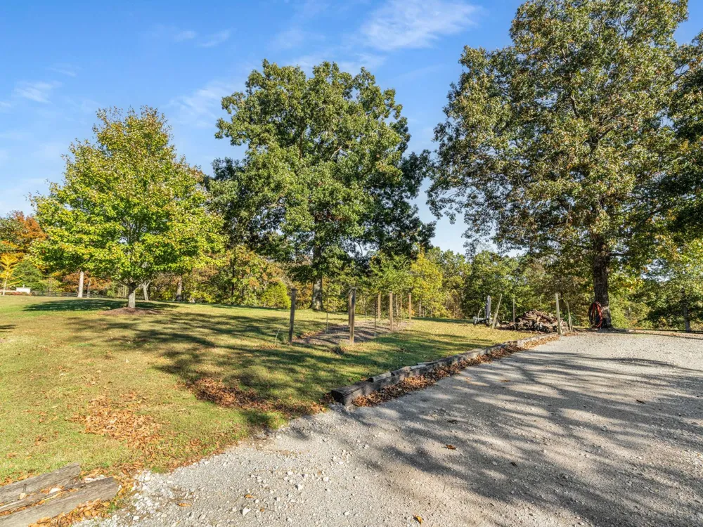 1032 Forest Dr Kingston Springs, TN 37082