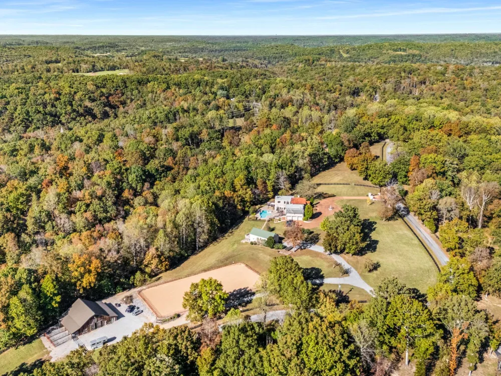 1032 Forest Dr Kingston Springs, TN 37082