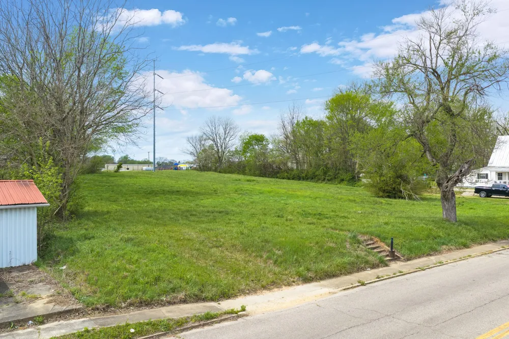 286 S Main St Lexington, TN 38351