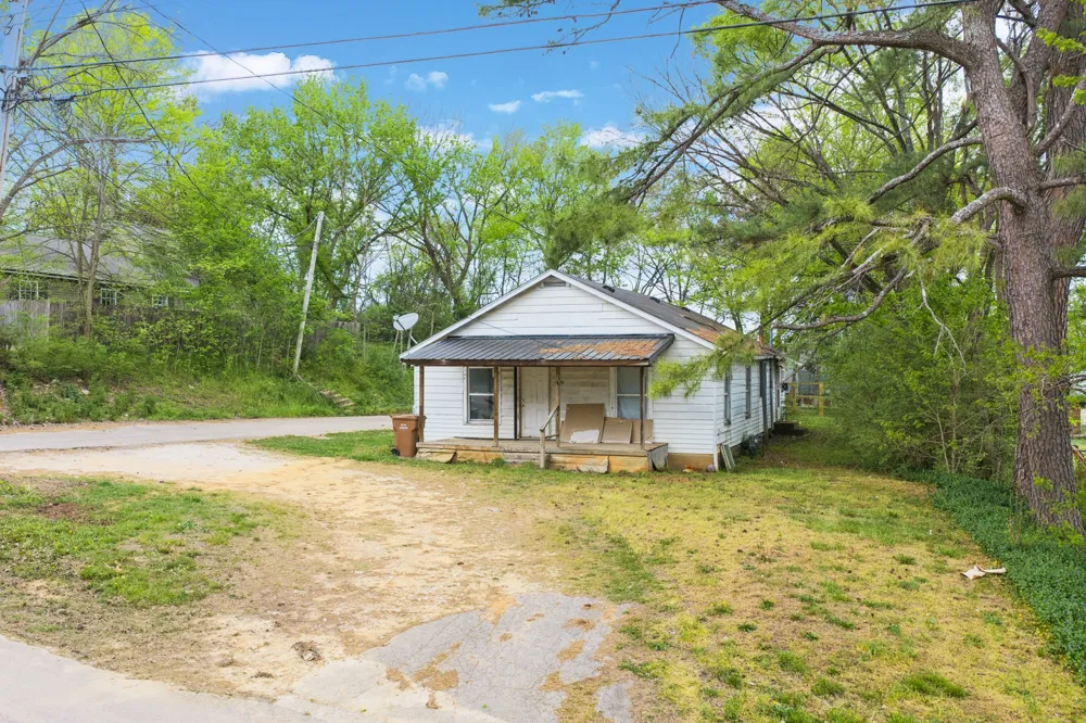 252 N Main St Lexington, TN 38351