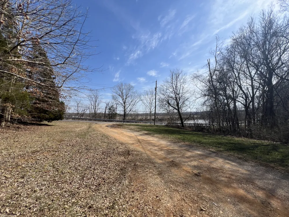 1200 River Rd Clarksville, TN 37040