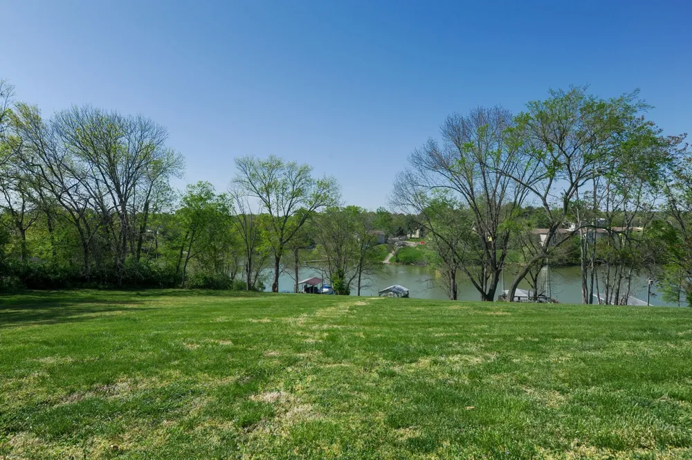 128 Lakeview Dr Hendersonville, TN 37075