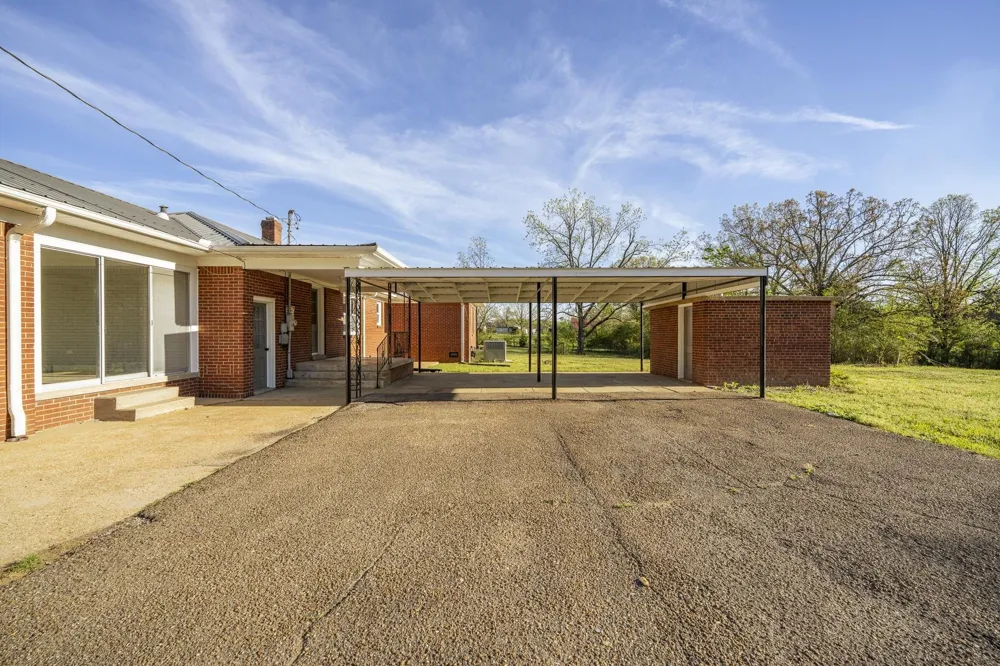 10135 Hwy 128 Savannah, TN 38372