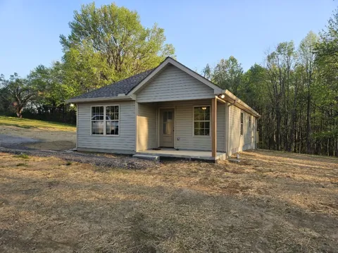 117 White Ln