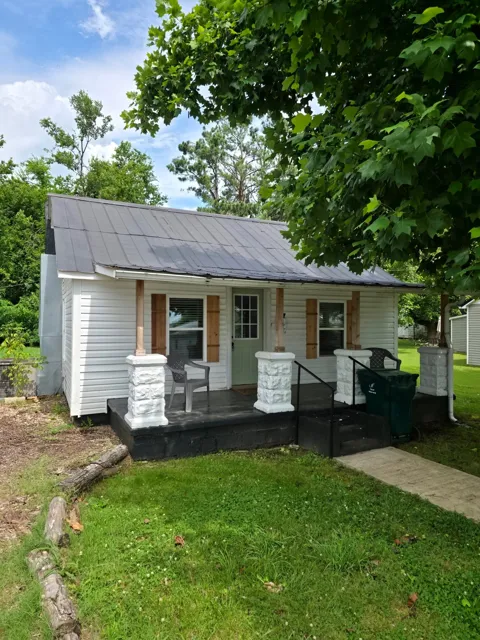 219 Cedar St