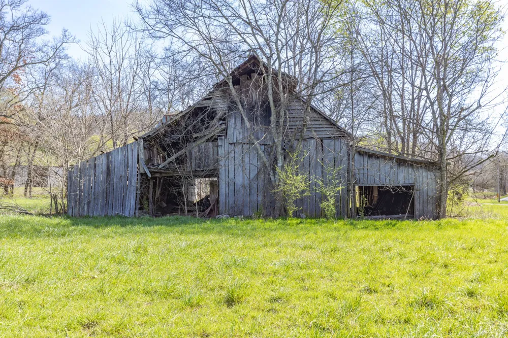 2739 Pickens Rd Lynnville, TN 38472