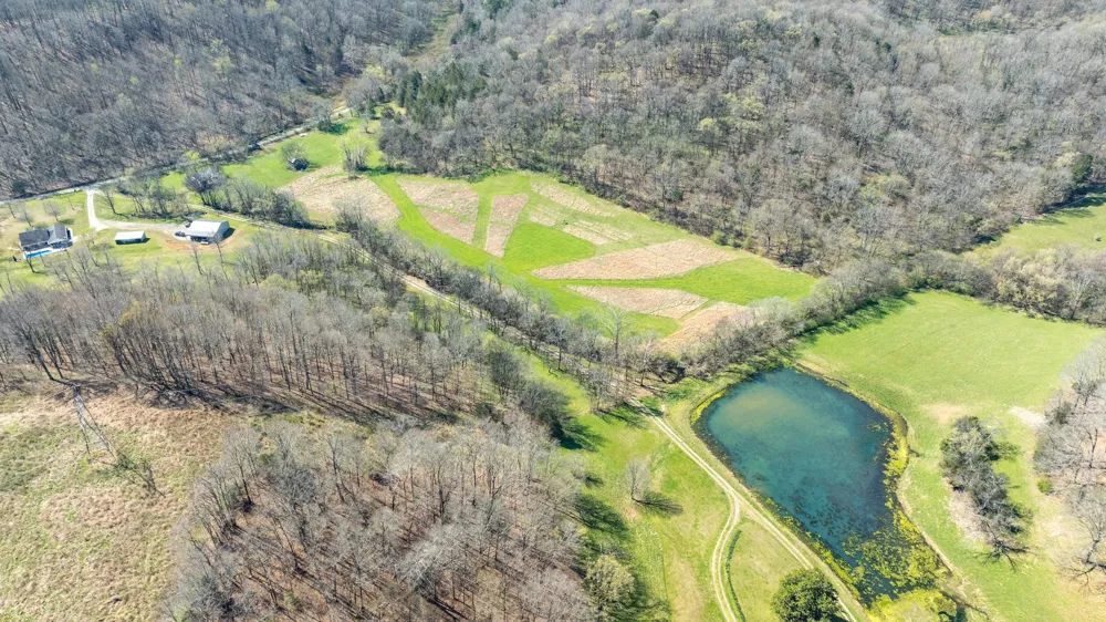 2739 Pickens Rd Lynnville, TN 38472